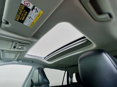 Used 2023 Toyota Highlander XLE image 13