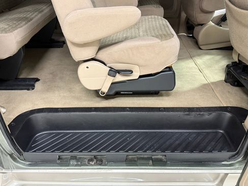 Used 2002 Ford E-350 and Econoline 350 Van image 28