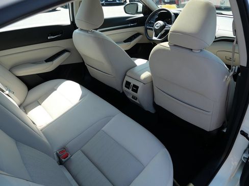 Used 2020 Nissan Altima 2.5 SV FWD image 29