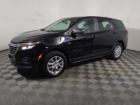 Used 2024 Chevrolet Equinox LS w/ Driver Confidence II Package AWD/4WD image 2