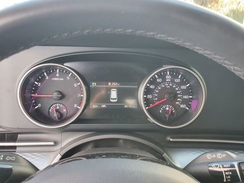 Used 2024 Kia Carnival LX image 18