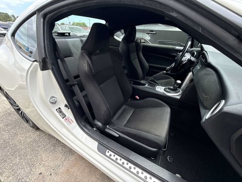 Used 2017 Toyota 86 RWD image 25