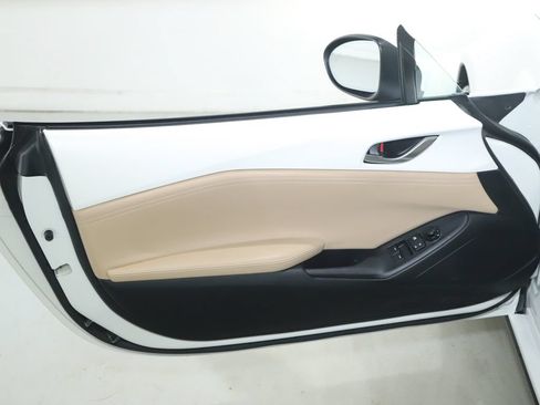 Used 2024 MAZDA MX-5 Miata Grand Touring RWD image 13