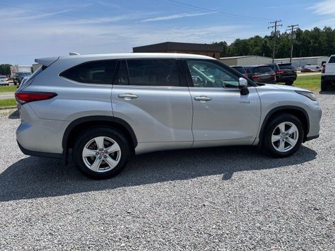 Used 2020 Toyota Highlander LE AWD/4WD image 6