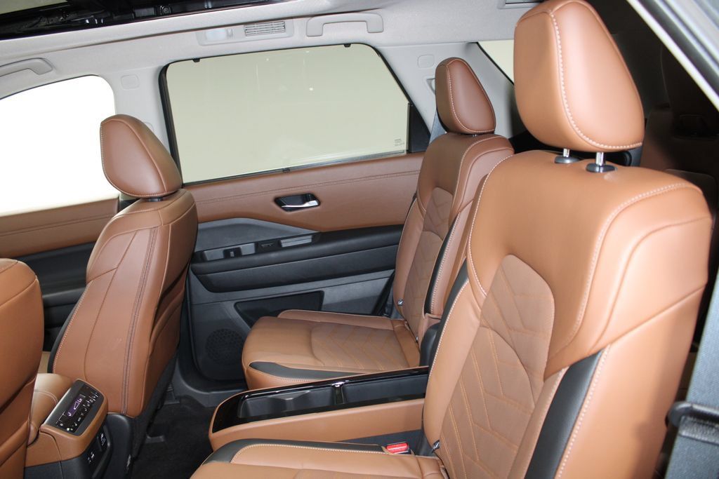 Used 2023 Nissan Pathfinder Platinum AWD/4WD image 18
