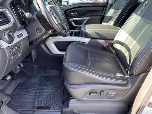 Used 2019 Nissan Titan PRO-4X w/ Pro-4x Convenience Package image 16