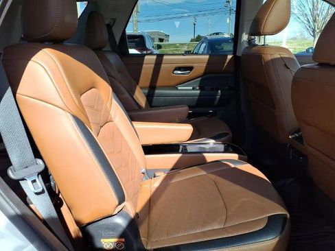 Certified 2023 Nissan Pathfinder Platinum AWD/4WD image 11