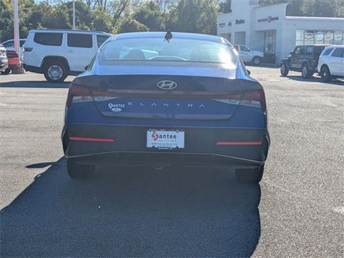 Used 2024 Hyundai Elantra SEL image 4