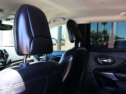 Used 2020 Jeep Cherokee Limited FWD image 34