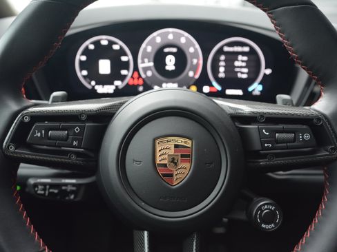 Used 2025 Porsche Cayenne GTS AWD/4WD image 17