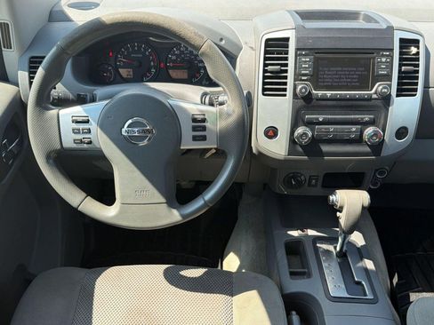 Used 2015 Nissan Frontier SV AWD/4WD image 25