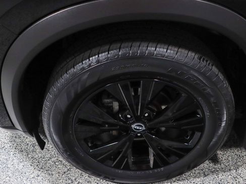 Used 2023 Nissan Rogue SV w/ SV Premium B Package FWD image 11