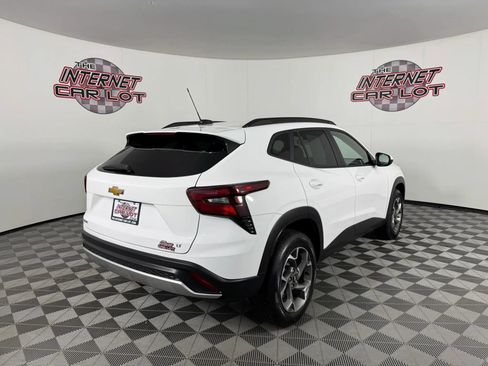 Used 2026 Chevrolet Trax LT FWD image 7