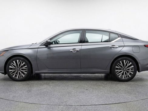 Used 2025 Nissan Altima 2.5 SV image 5