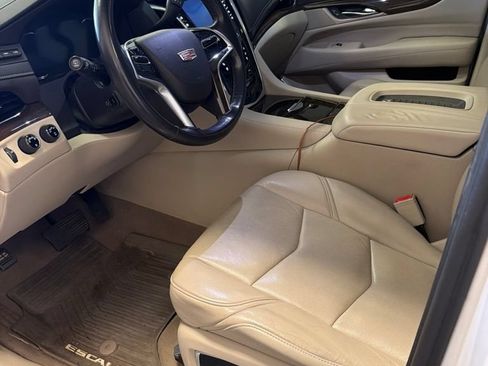 Used 2018 Cadillac Escalade ESV Luxury AWD/4WD image 1