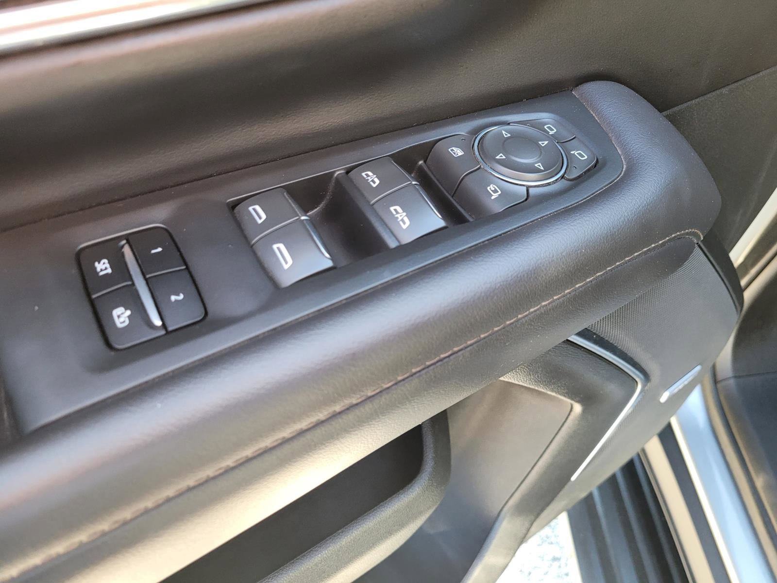 Used 2023 Chevrolet Suburban High Country AWD/4WD image 18