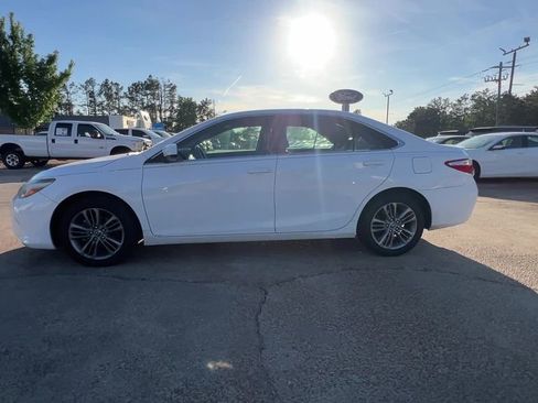 Used 2015 Toyota Camry SE FWD image 3