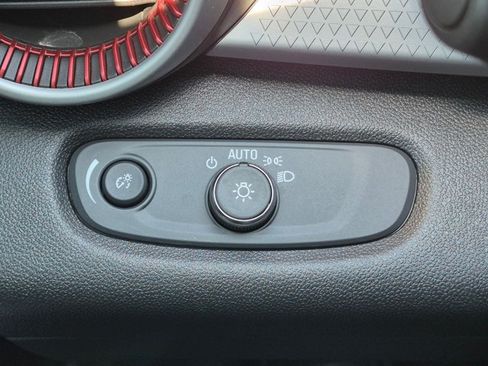 Used 2024 Chevrolet Trax RS w/ Sunroof Package FWD image 15