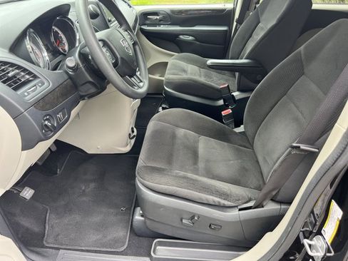 Used 2019 Dodge Grand Caravan SE w/ UConnect Hands-Free Group FWD image 10