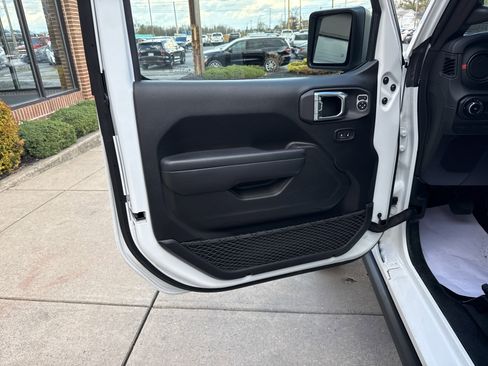 Used 2026 Jeep Wrangler Unlimited Rubicon AWD/4WD image 24