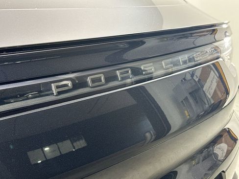 Used 2023 Porsche Cayenne Platinum Edition image 33