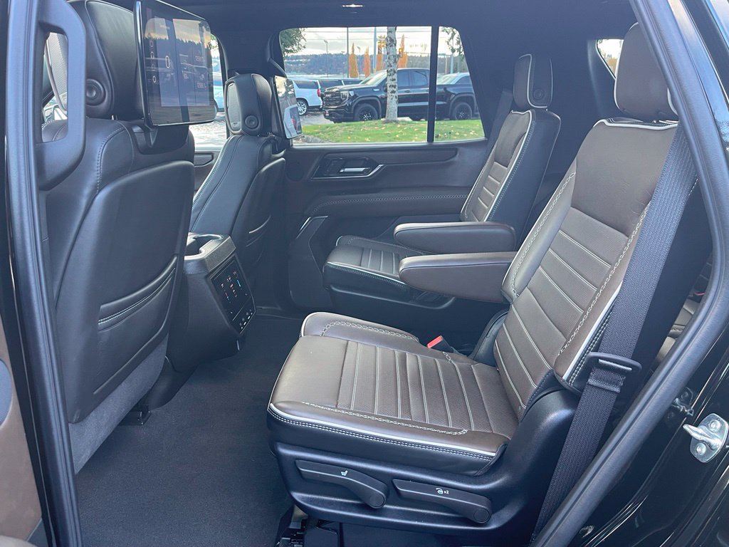 Used 2025 GMC Yukon Denali Ultimate w/ LPO, Floor Liner Package AWD/4WD image 9