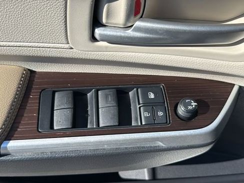 Used 2022 Toyota Sienna XLE image 18