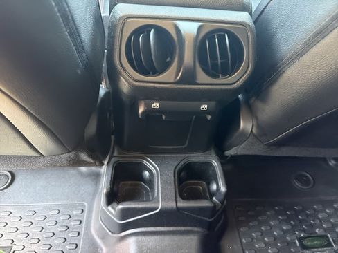 Used 2021 Jeep Gladiator Sport AWD/4WD image 18