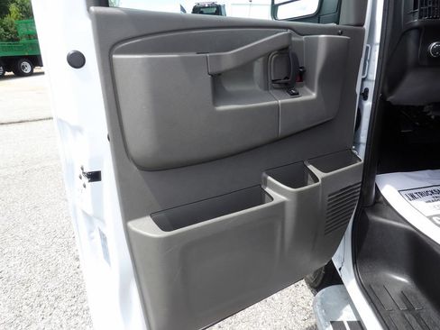 Used 2025 Chevrolet Express 2500 w/ Driver Convenience Package RWD image 14