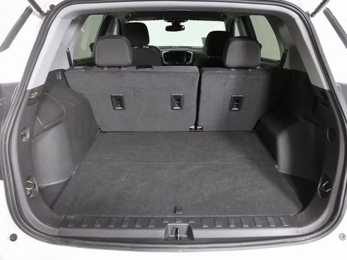 Used 2023 GMC Terrain SLE image 8