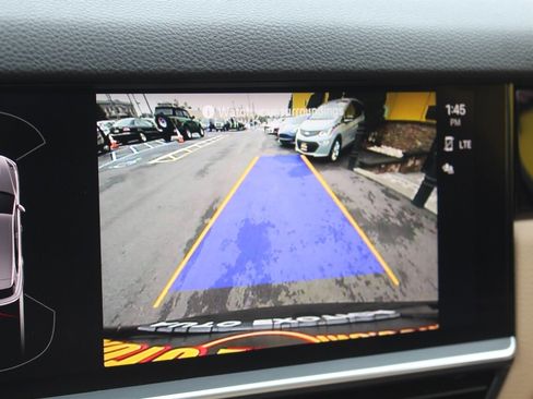 Used 2023 Porsche Cayenne image 10