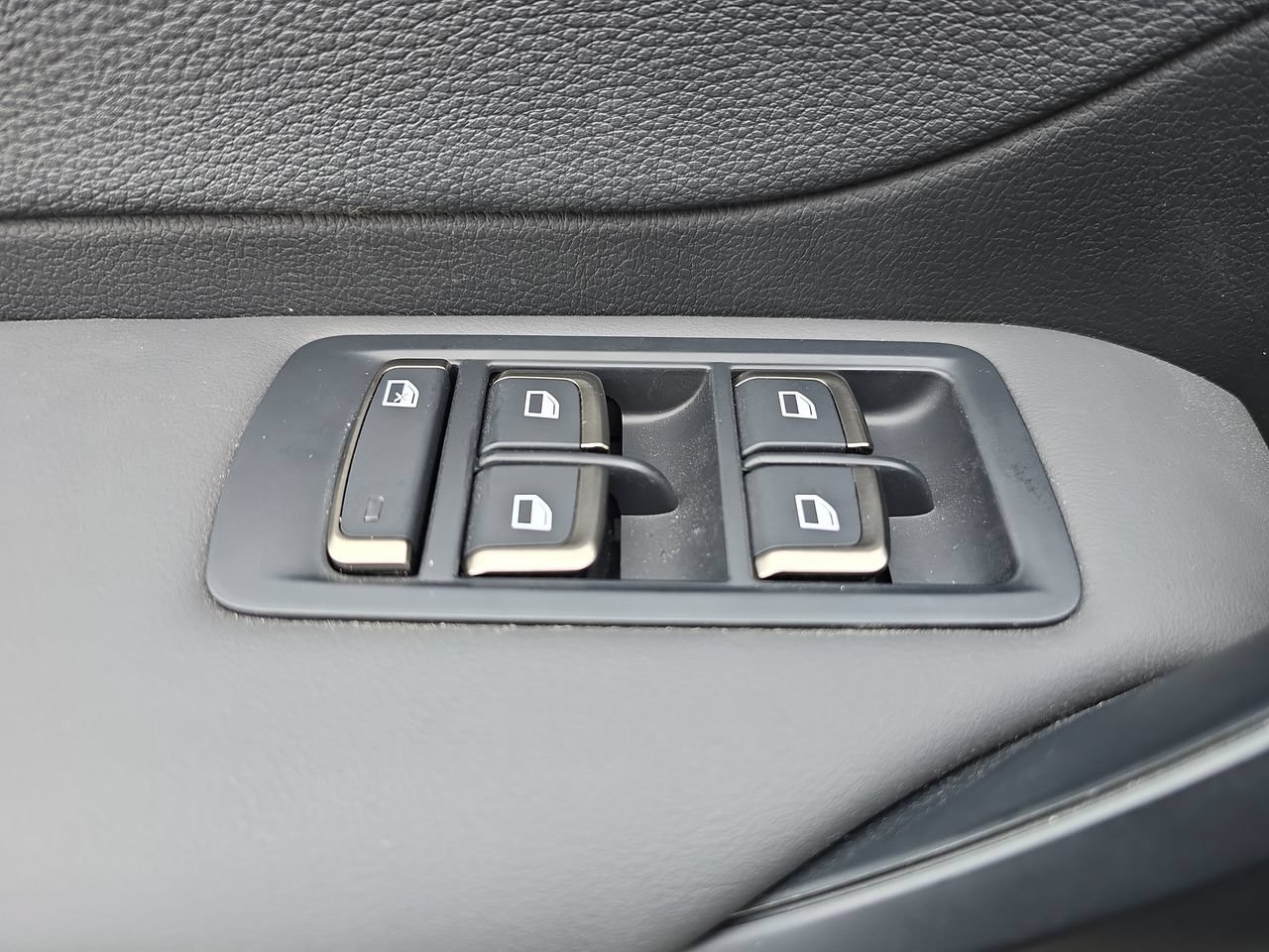 New 2025 VinFast VF 8 Plus AWD/4WD image 16