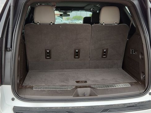 Used 2021 Chevrolet Tahoe Z71 w/ Luxury Package AWD/4WD image 10