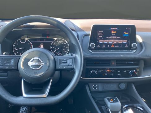 Used 2023 Nissan Rogue S FWD image 11