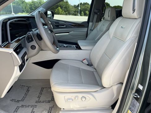 Used 2024 Cadillac Escalade ESV Sport Platinum AWD/4WD image 17
