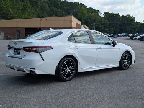Used 2022 Toyota Camry SE FWD image 10
