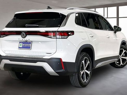 Used 2025 Volkswagen Tiguan SE AWD/4WD image 6