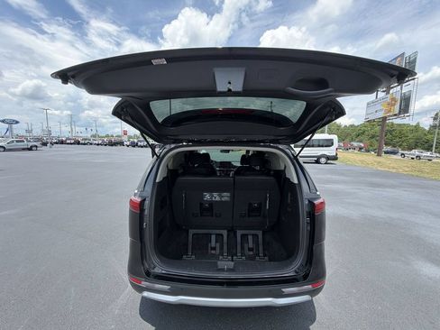 Used 2024 Kia Carnival LX FWD image 29