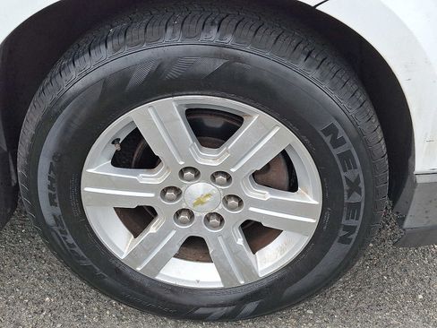 Used 2010 Chevrolet Traverse LT w/ Personal Connectivity Package FWD image 9
