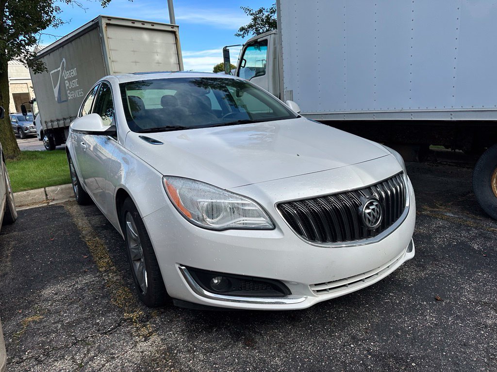 Used 2016 Buick Regal Premium w/ Experience Buick Package AWD/4WD image 3
