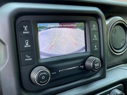 Used 2018 Jeep Wrangler Sport AWD/4WD image 15