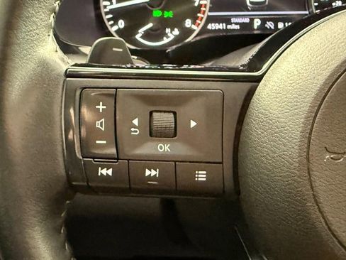 Used 2024 Nissan Pathfinder SL w/ Black Appearance Package FWD image 23