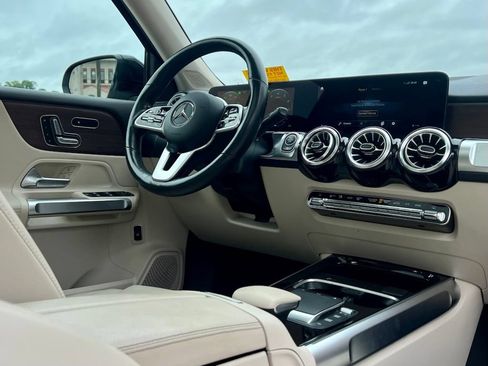 Used 2023 Mercedes-Benz GLB 250 4MATIC image 11