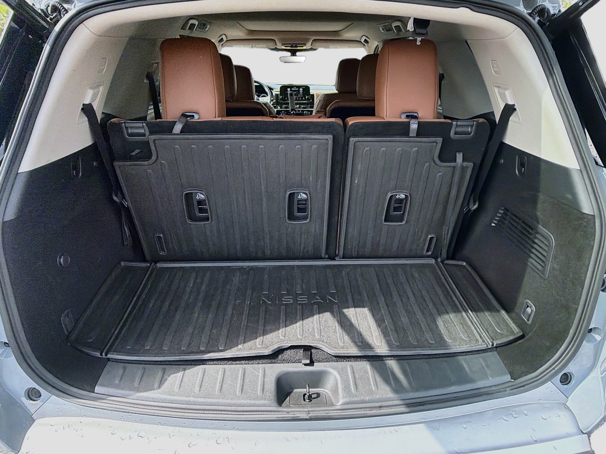 Used 2024 Nissan Pathfinder Platinum FWD image 12