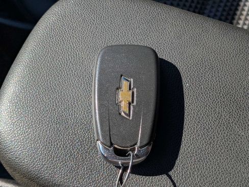 Used 2025 Chevrolet Trax LT FWD image 29