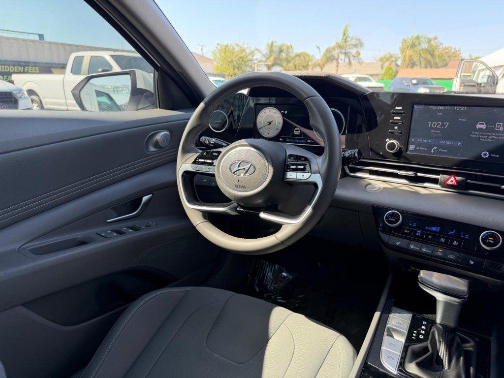 Used 2022 Hyundai Elantra SEL w/ Convenience Package FWD image 24