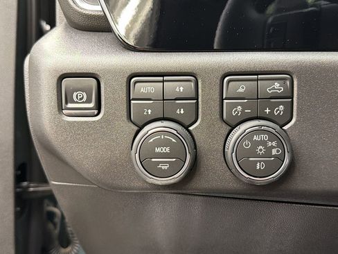 Used 2026 Chevrolet Silverado 1500 LT Trail Boss w/ LT Trail Boss Premium Package AWD/4WD image 30