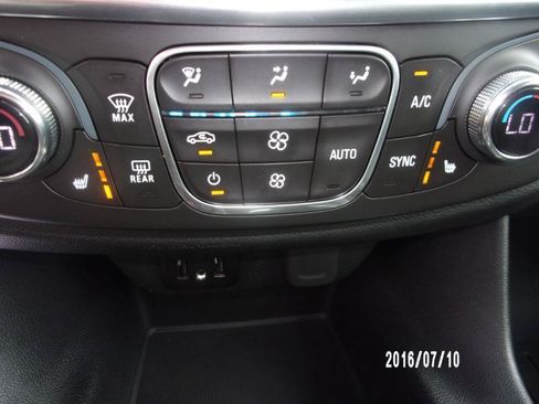 Used 2020 Chevrolet Traverse LT w/ LPO, Black Accent Package AWD/4WD image 20