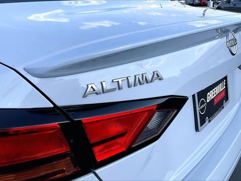 New 2026 Nissan Altima 2.5 SR image 13