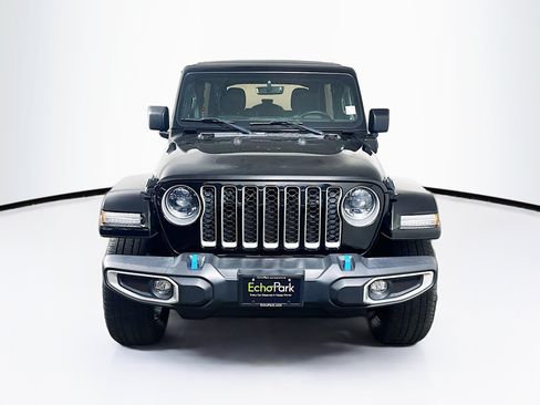 Used 2023 Jeep Wrangler Unlimited Sahara w/ Cold Weather Group AWD/4WD image 2